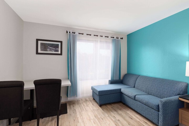 1 King Bed 1 Sofa Bed Kitchenette (15 of 17)