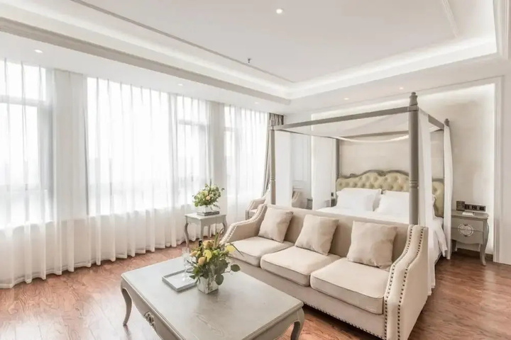 Room 4 of 7