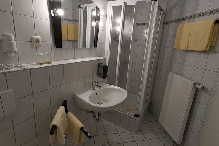 Room 10 of 19