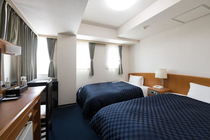 Room 3 of 40