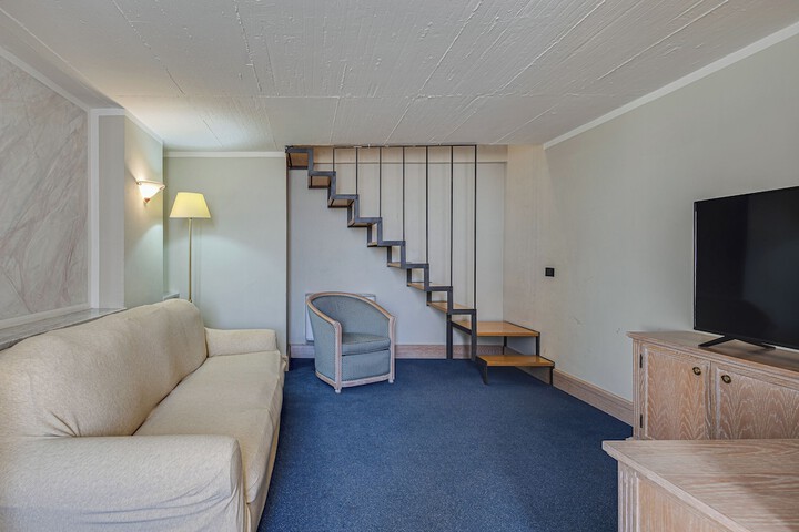 Room 7 of 62