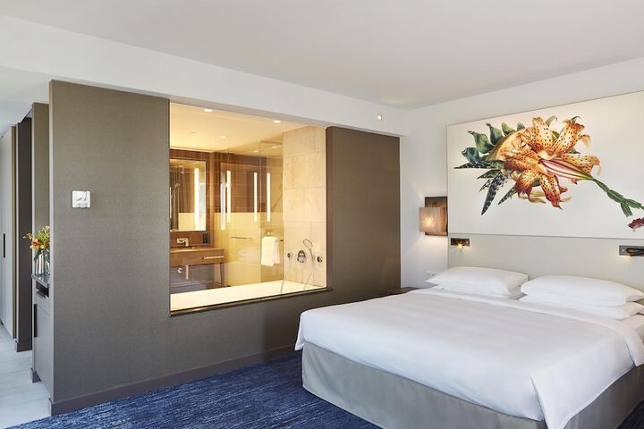 Room 49 of 90