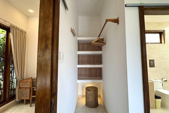 Room 8 of 22