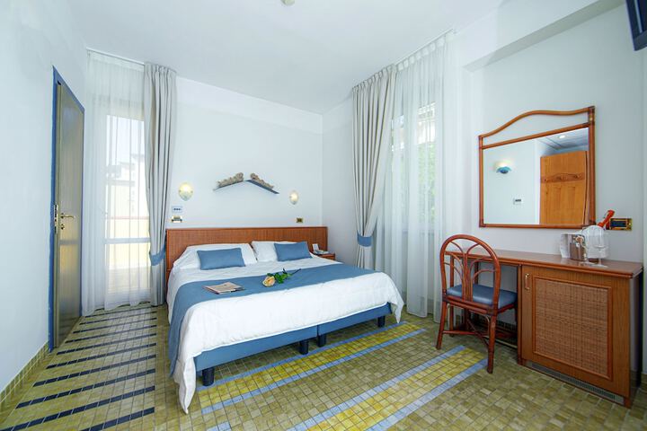 Room 6 of 40