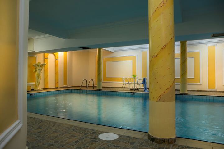 Hotel Pool