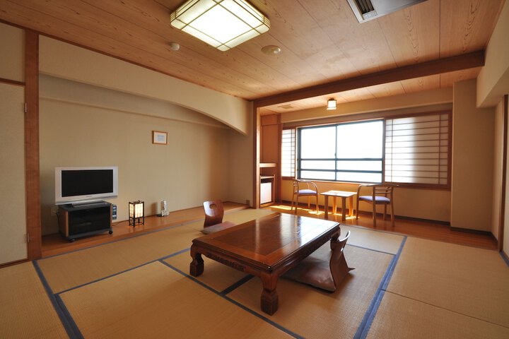Room 8 of 35
