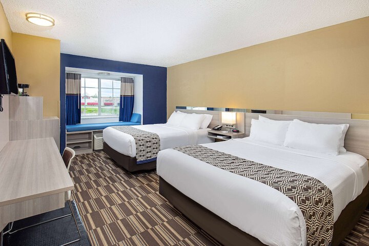 1 Queen Bed (17 of 27)