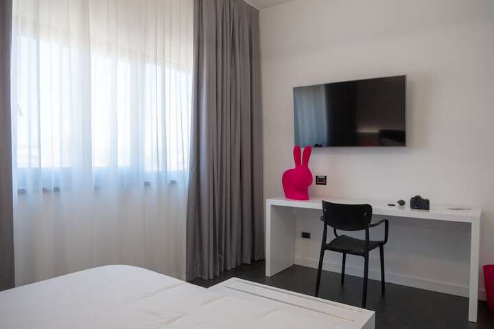 Room 10 of 60