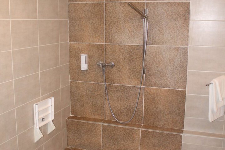 Room 15 of 25