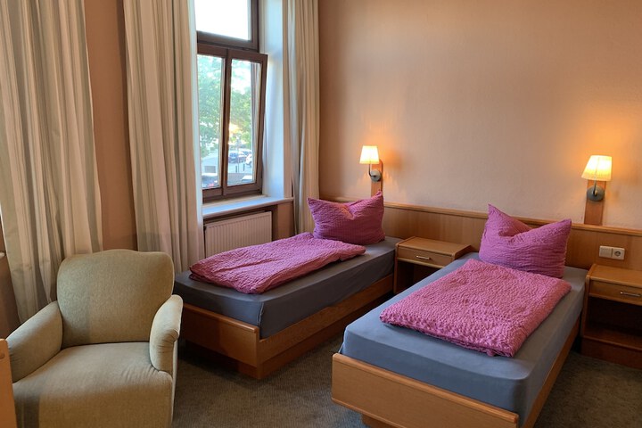 Room 2 of 28