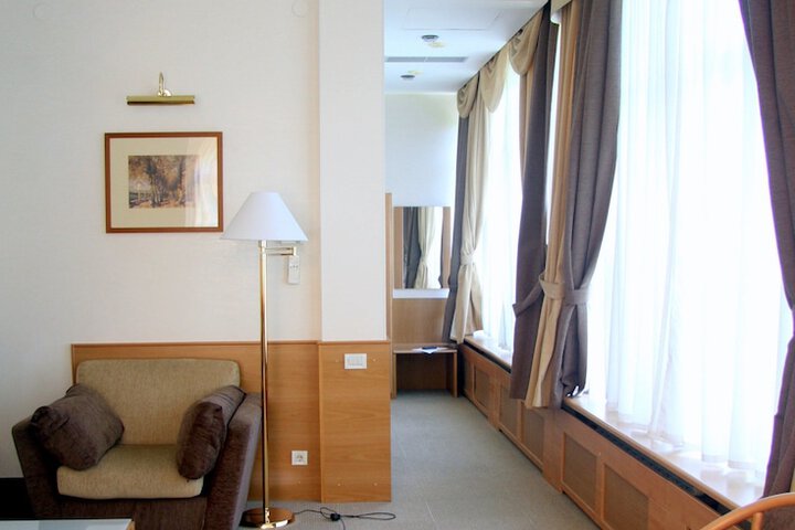 Room 17 of 42
