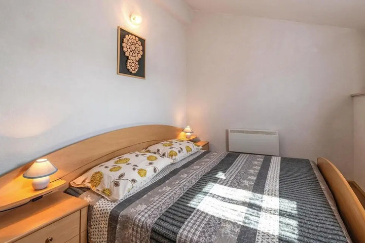 Room 2 of 19