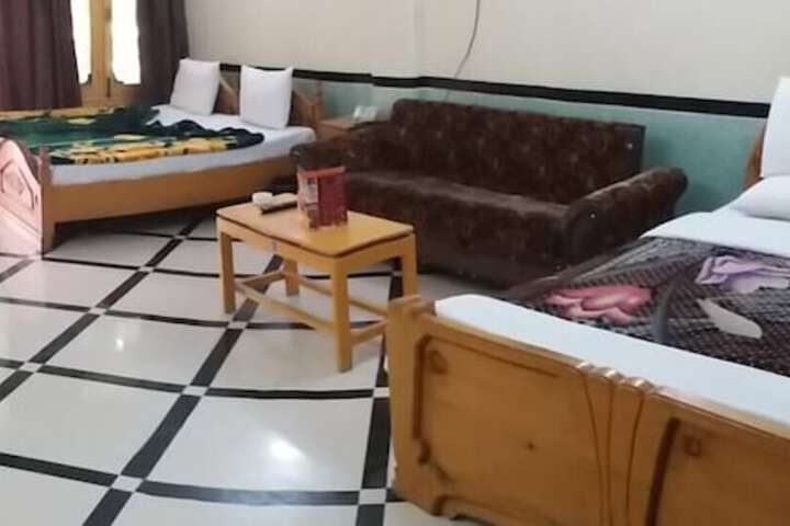 Room 27 of 33