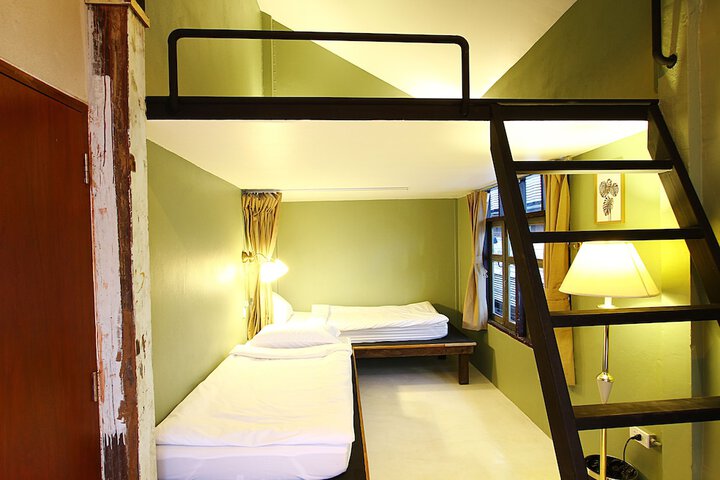 Room 6 of 60