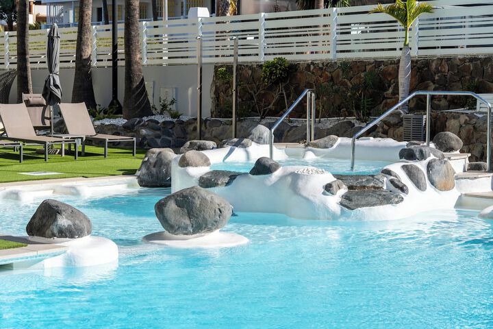 Hotel Pool