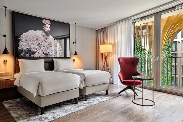 Room 47 of 185