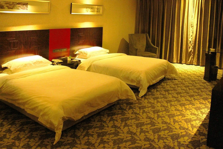 Room 4 of 10
