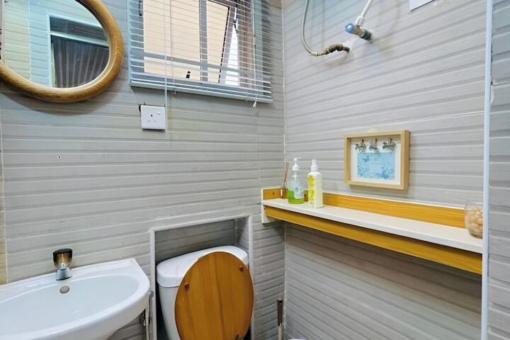 Room 14 of 33