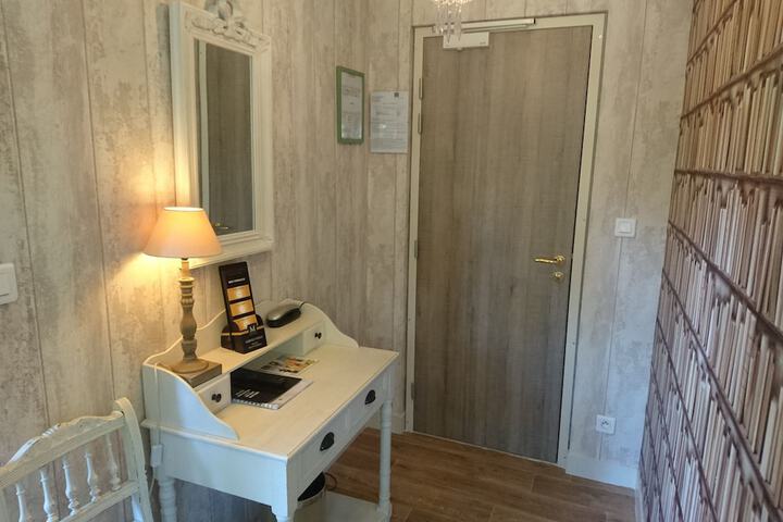 Room 11 of 48