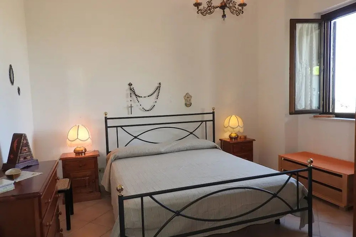 Room 5 of 17