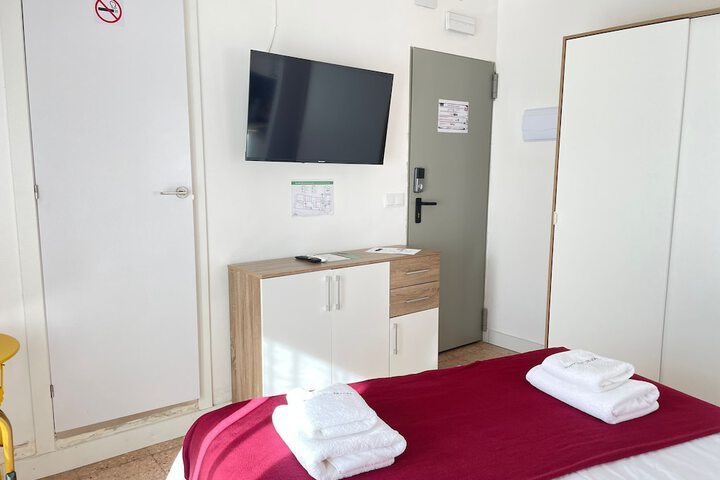 Room 36 of 121