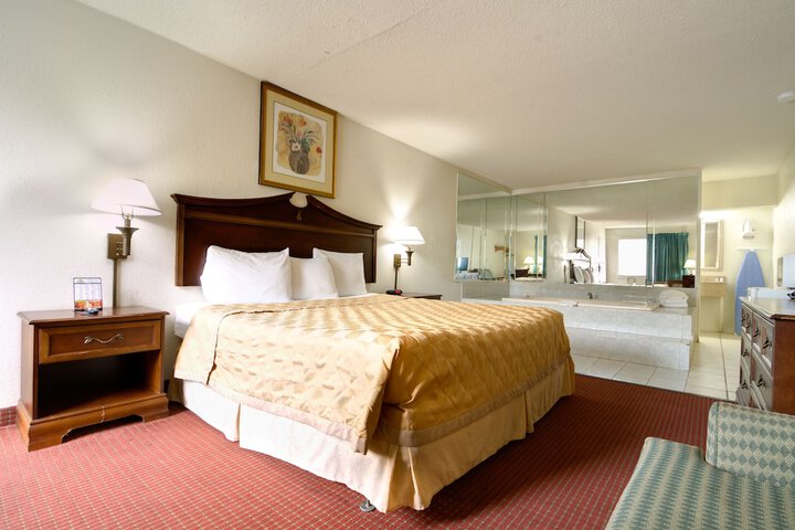 1 King Bed (2 of 8)
