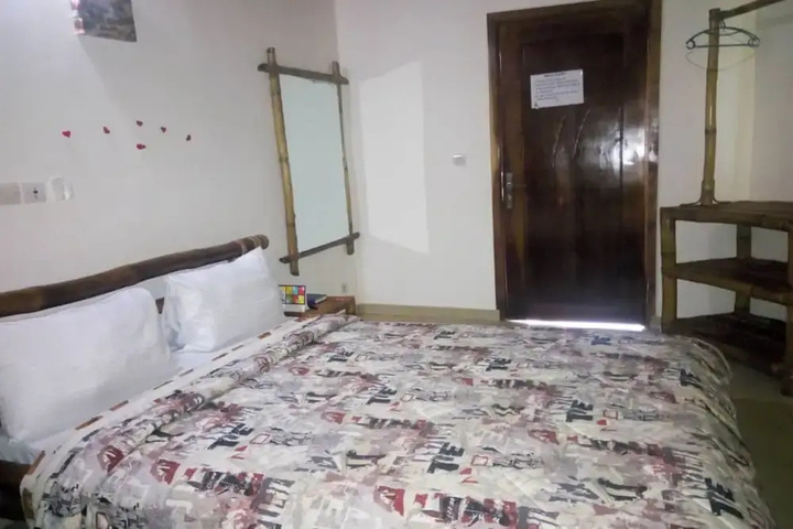Room 3 of 17
