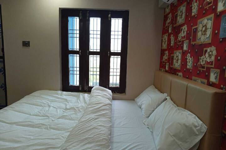 Room 6 of 38