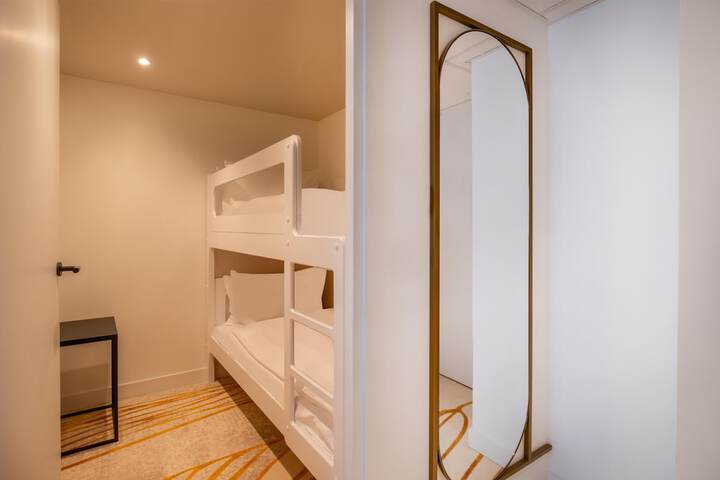 Room 33 of 100
