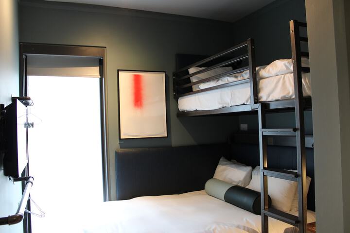Room 35 of 112
