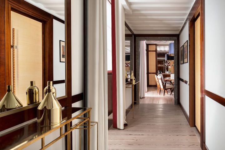 Ballroom/Hall 140 of 162