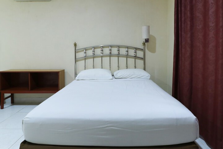 Room 10 of 32