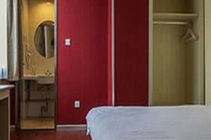 Room 18 of 21