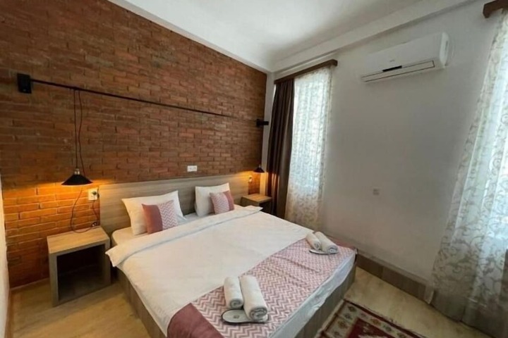 Room 12 of 66