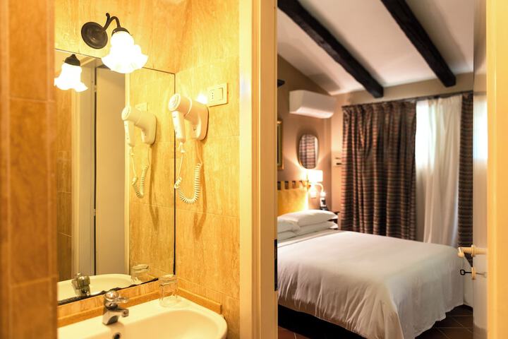 Room 6 of 48