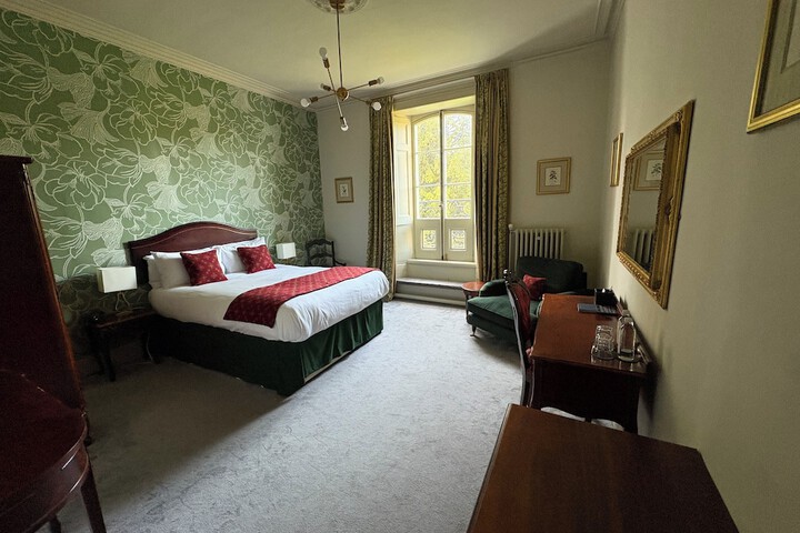 Room 50 of 104