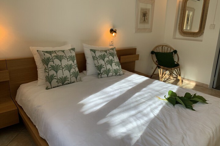 Room 10 of 111