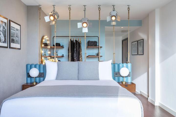 Room 25 of 61