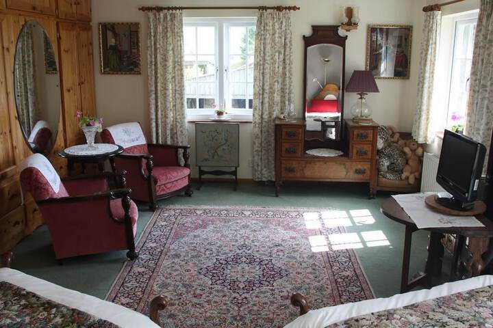 Room 5 of 6