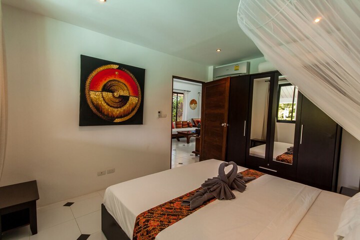 Room 6 of 272