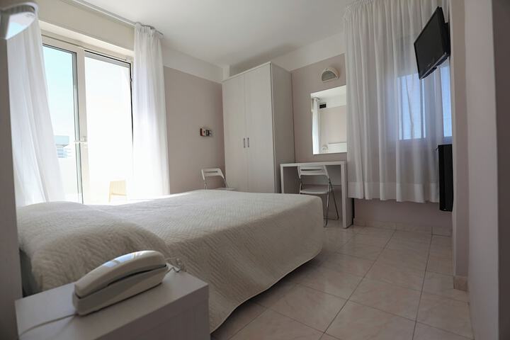 Room 9 of 47