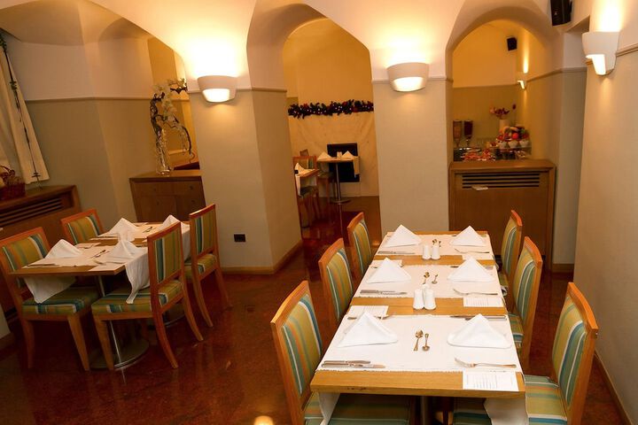 Dining 36 of 55