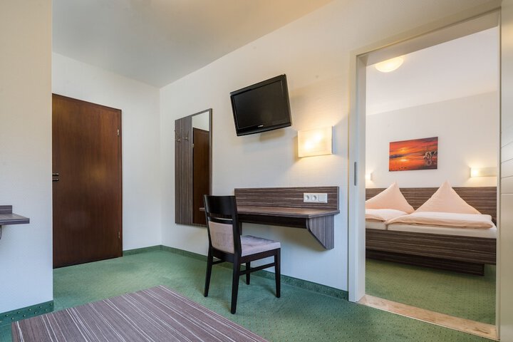 Room 12 of 24