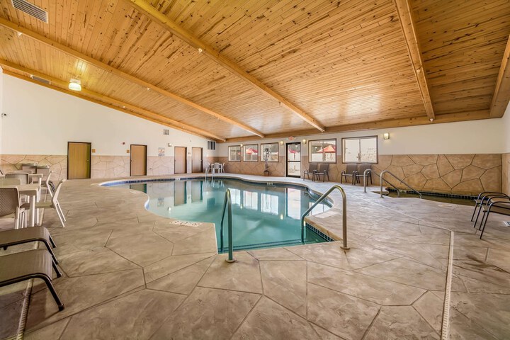 Pool 30 of 48