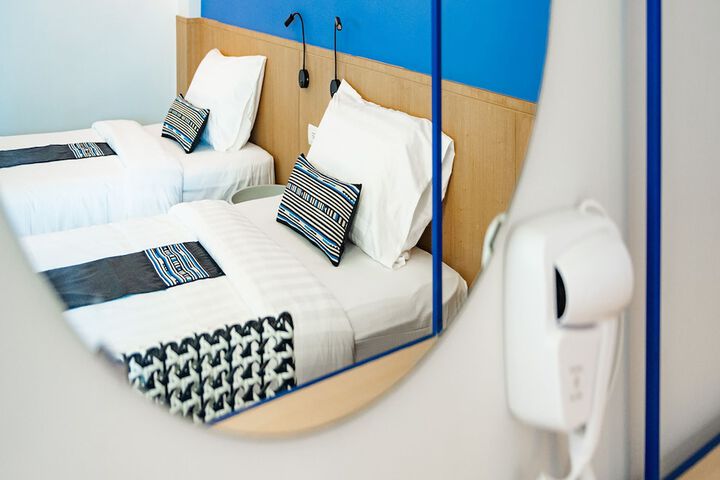 Room 8 of 117