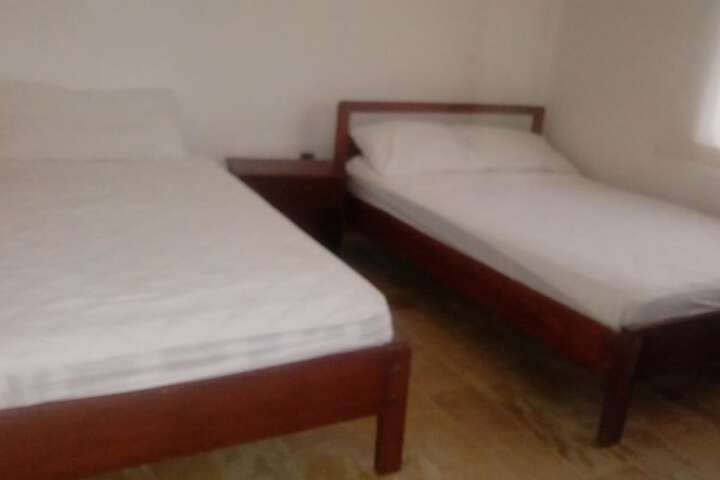 Room 4 of 9
