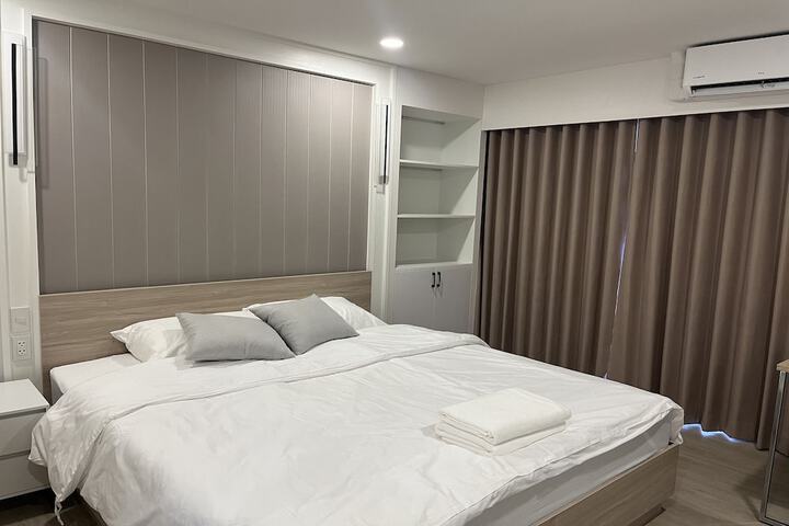 Room 8 of 153