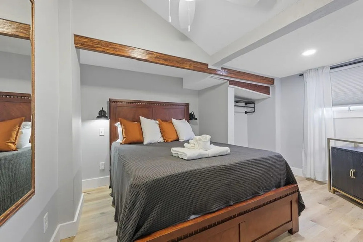 Room 3 of 16