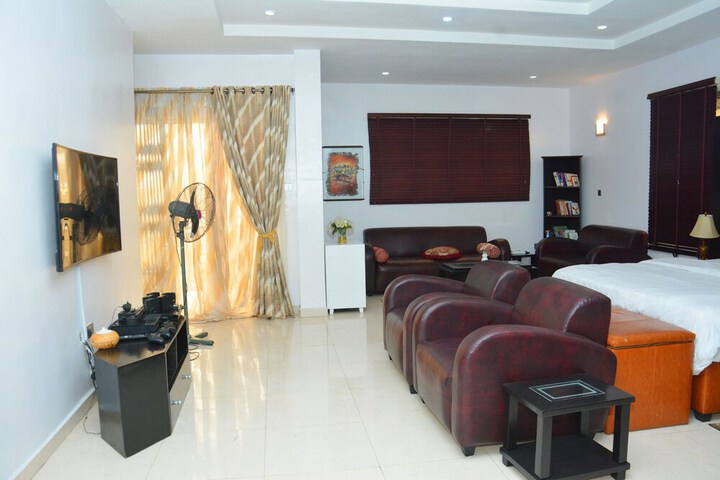 Room 11 of 24