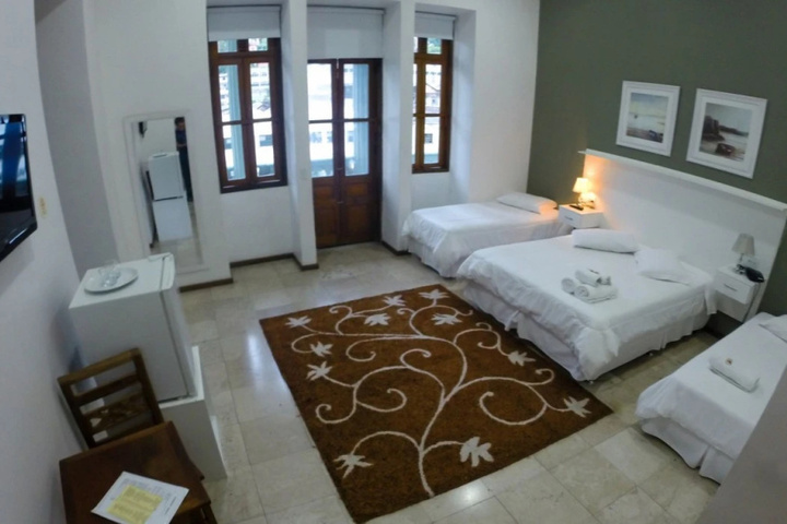 Room 9 of 12